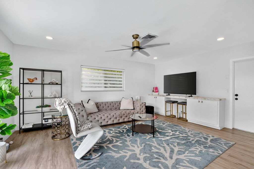 Image 20 of property listing at 891 Hickory Terrace, Boca Raton, FL 33486