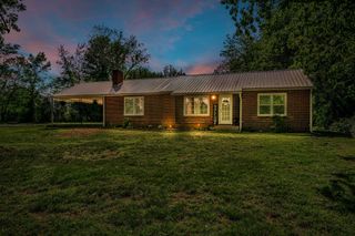 1025 Greenwood Rd, Charlotte, TN 37036