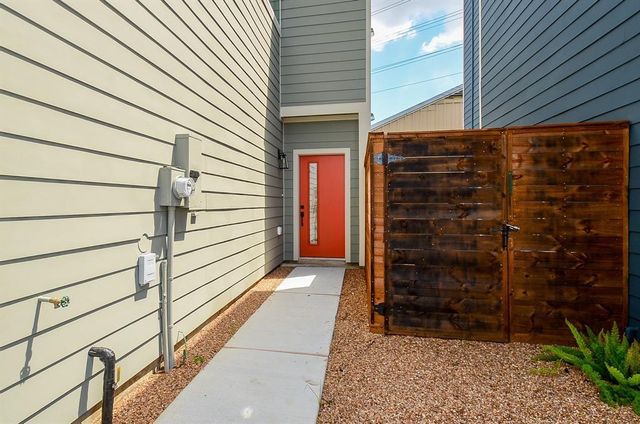 712 Hughes Street, Houston, TX 77023
