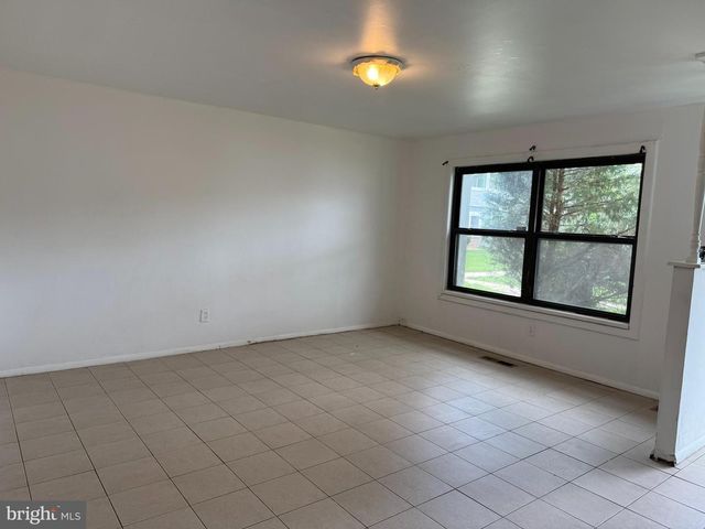 25 MEMPHIS CT, Sicklerville, NJ 08081