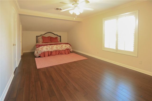 1316 Southwood St, Alice, TX 78332