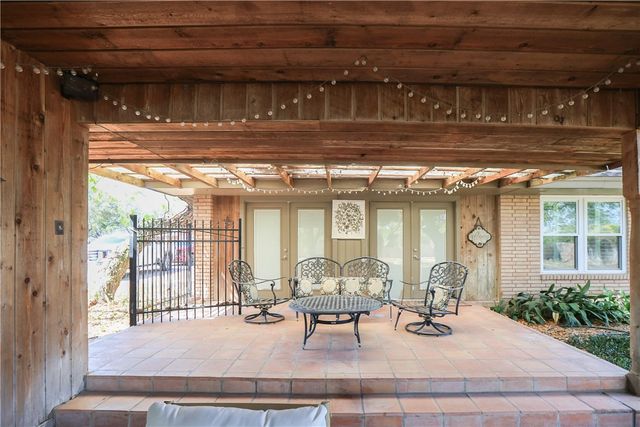 1316 Southwood St, Alice, TX 78332