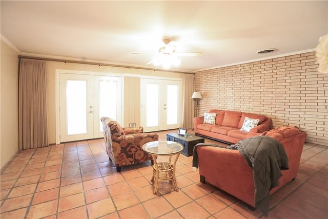 1316 Southwood St, Alice, TX 78332