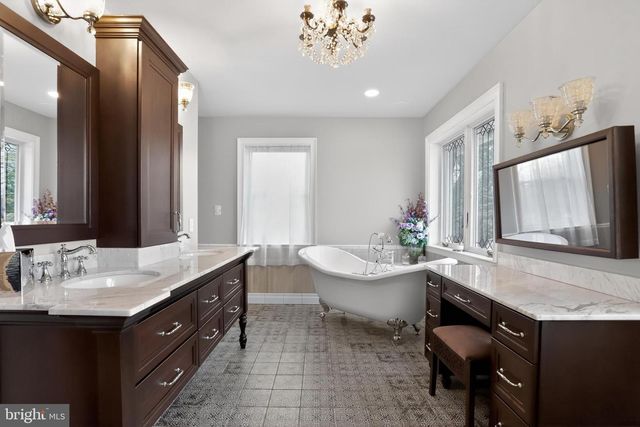 8148 HIGH SCHOOL RD, Elkins Park, PA 19027