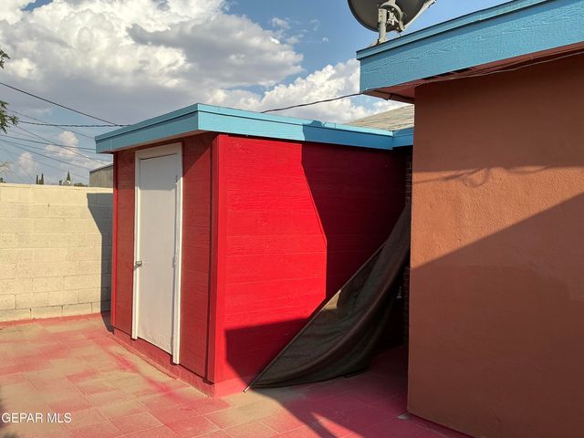 6501 AZTEC Road, El Paso, TX 79925