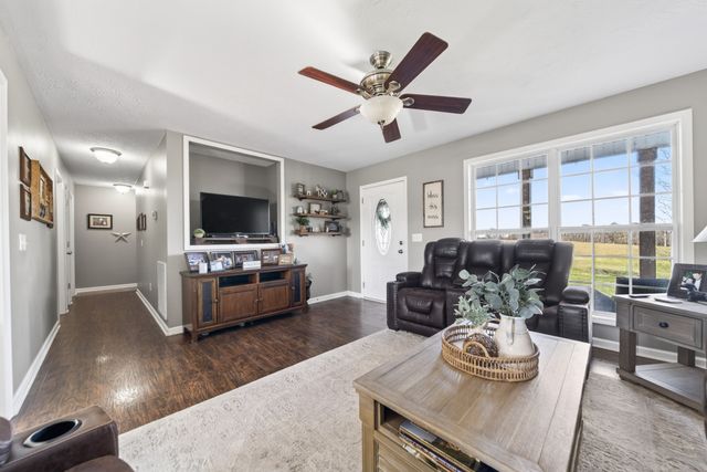 289 Martin Chapel Rd, Portland, TN 37148