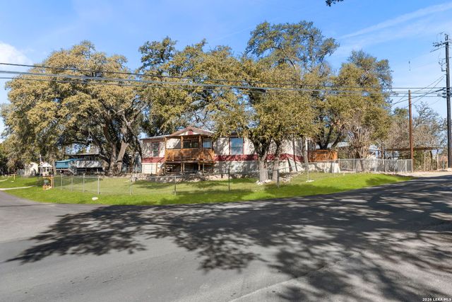 397 Ridgeview, Canyon Lake, TX 78133