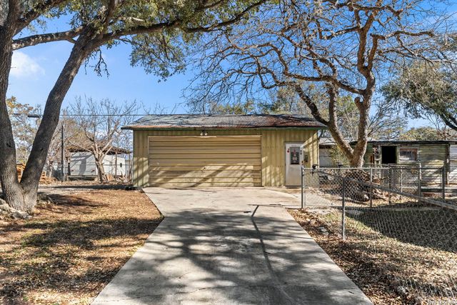 397 Ridgeview, Canyon Lake, TX 78133