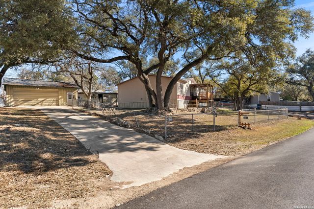 397 Ridgeview, Canyon Lake, TX 78133