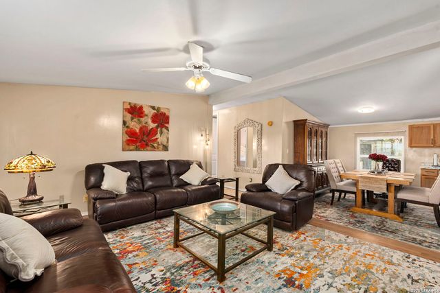 397 Ridgeview, Canyon Lake, TX 78133