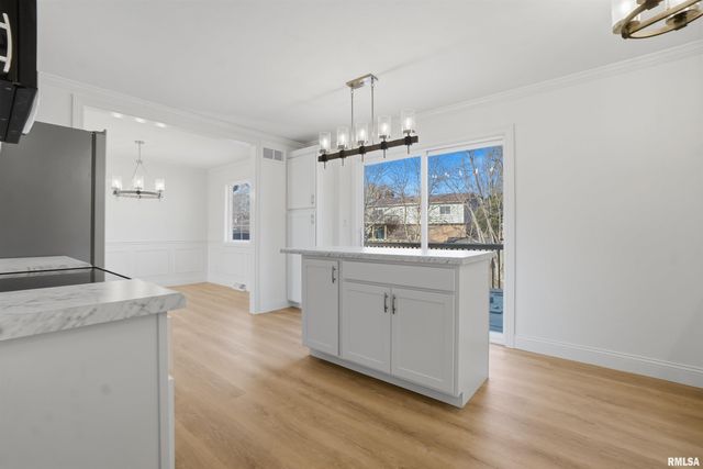 3319 W BROOKSIDE Drive, Peoria, IL 61615