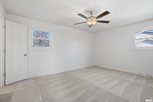 3319 W BROOKSIDE Drive, Peoria, IL 61615