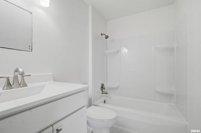 3319 W BROOKSIDE Drive, Peoria, IL 61615