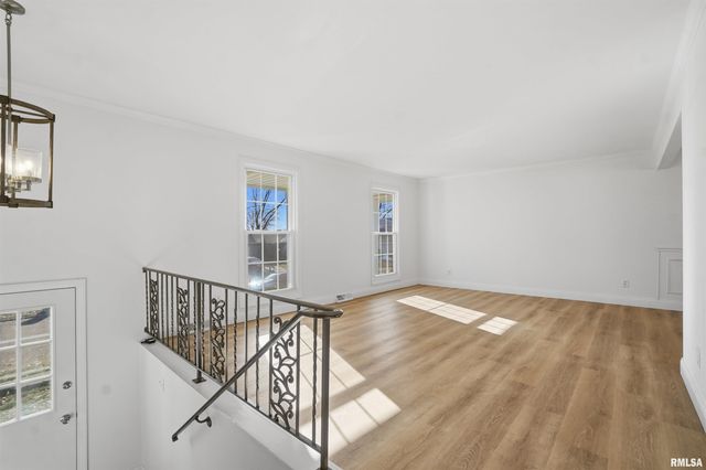 3319 W BROOKSIDE Drive, Peoria, IL 61615