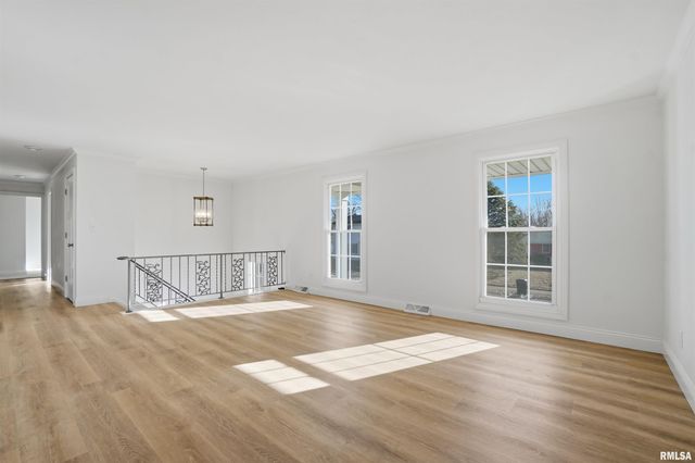 3319 W BROOKSIDE Drive, Peoria, IL 61615