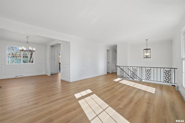 3319 W BROOKSIDE Drive, Peoria, IL 61615