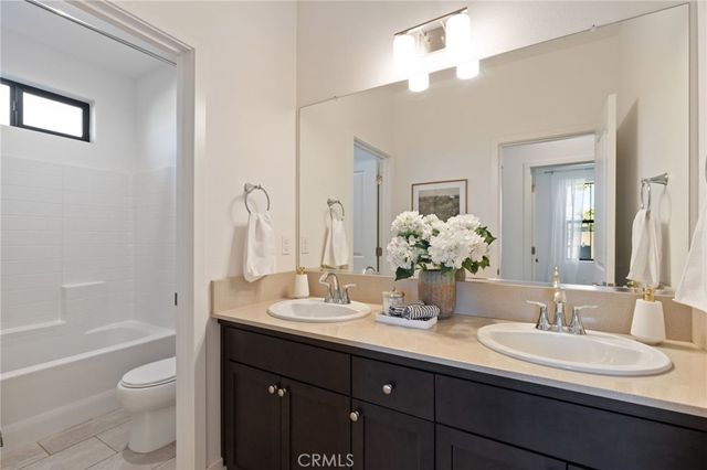 1022 Moonrise, Madera, CA 93636
