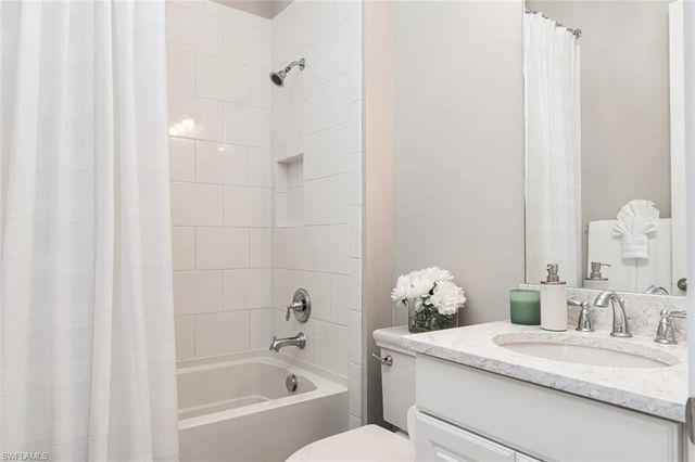 9451 Montelanico LOOP, Naples, FL 34119