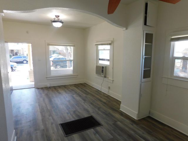 718 4th St, Modesto, CA 95351
