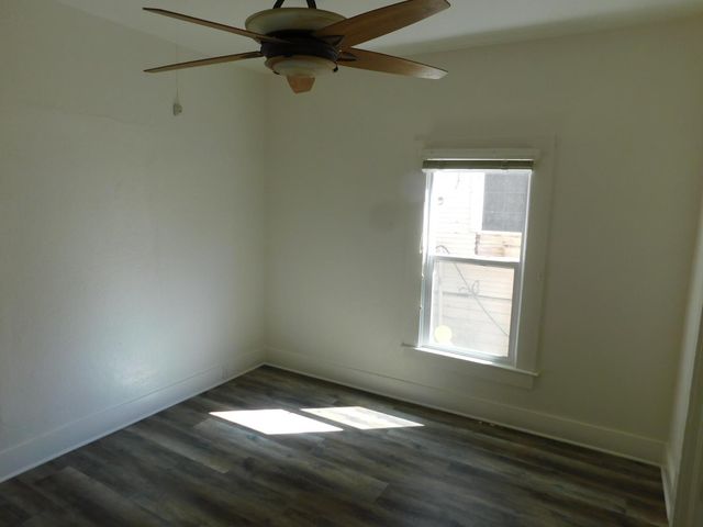 718 4th St, Modesto, CA 95351