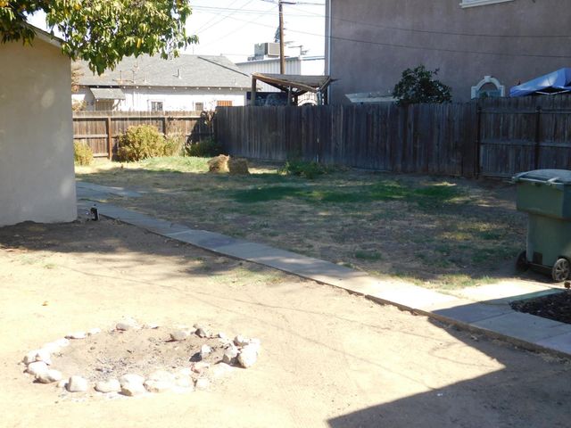 718 4th St, Modesto, CA 95351
