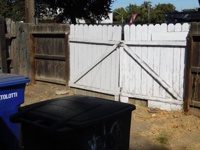 718 4th St, Modesto, CA 95351