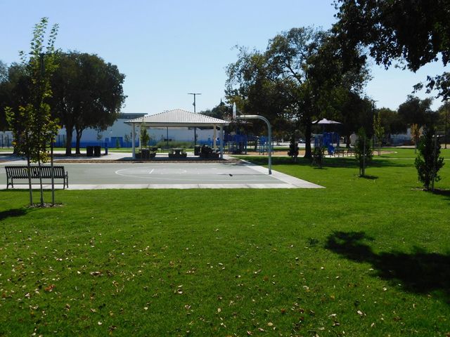 718 4th St, Modesto, CA 95351