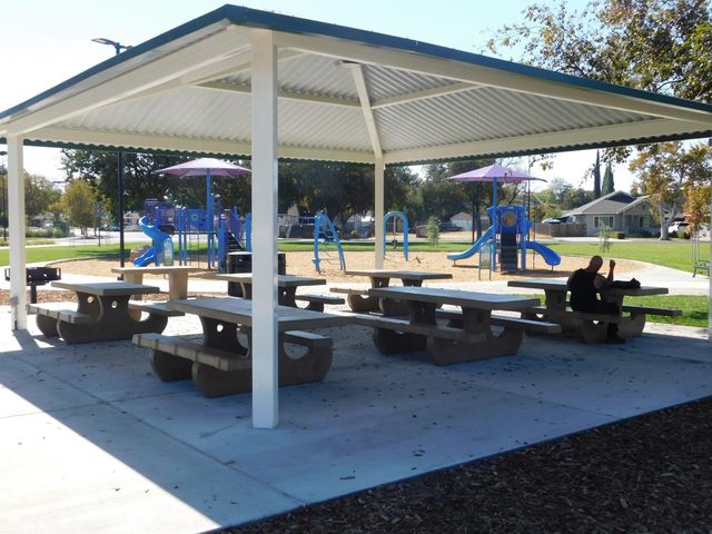 718 4th St, Modesto, CA 95351