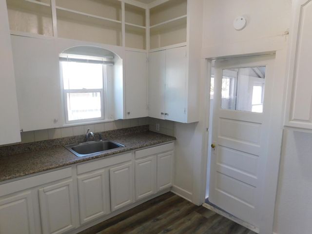 718 4th St, Modesto, CA 95351