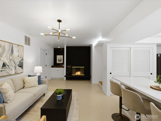1003 111th Place SE, Bellevue, WA 98004