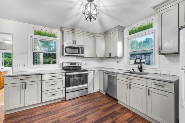 66 Hillside Ave, West Springfield, MA 01089