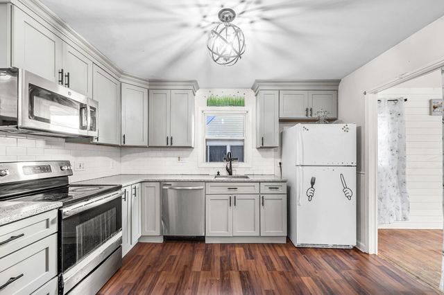 66 Hillside Ave, West Springfield, MA 01089