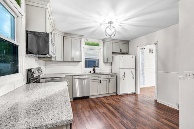 66 Hillside Ave, West Springfield, MA 01089