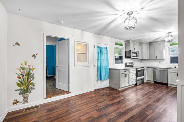66 Hillside Ave, West Springfield, MA 01089