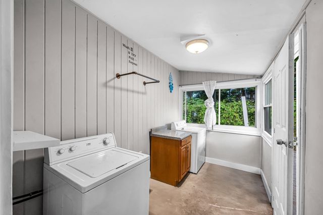 66 Hillside Ave, West Springfield, MA 01089