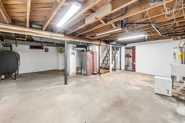 66 Hillside Ave, West Springfield, MA 01089