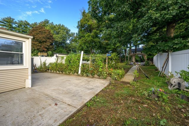 66 Hillside Ave, West Springfield, MA 01089