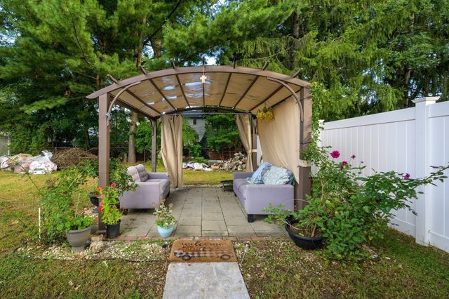 66 Hillside Ave, West Springfield, MA 01089