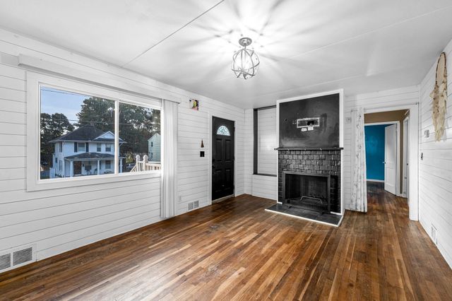 66 Hillside Ave, West Springfield, MA 01089