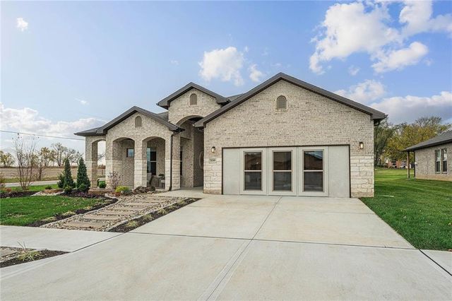 9299 Pickering Street, Lenexa, KS 66227