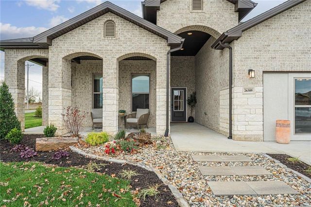 9299 Pickering Street, Lenexa, KS 66227