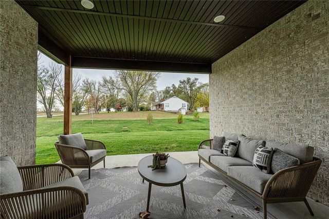 9299 Pickering Street, Lenexa, KS 66227