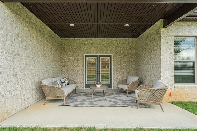 9299 Pickering Street, Lenexa, KS 66227