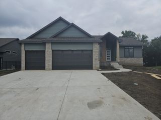 2512 N Emerald Ct, Andover, KS 67002