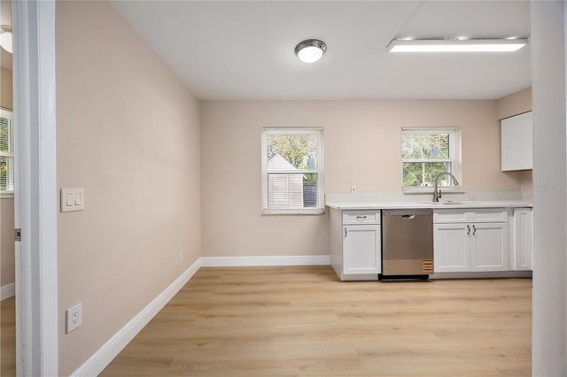 8013 RHEA CIRCLE, Orlando, FL 32807