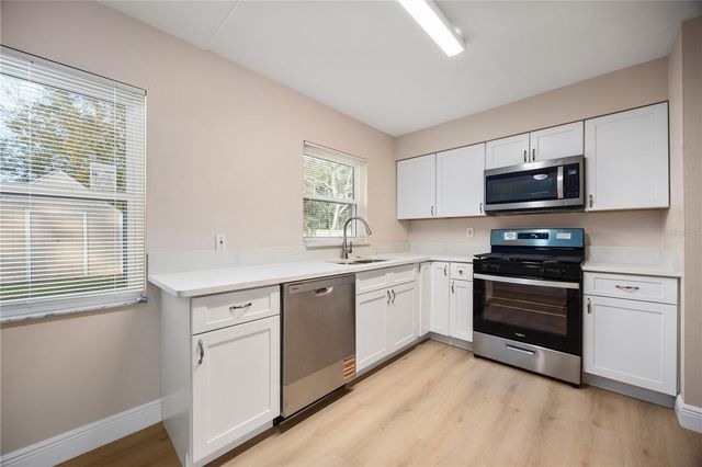 8013 RHEA CIRCLE, Orlando, FL 32807