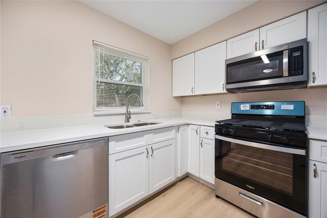 8013 RHEA CIRCLE, Orlando, FL 32807