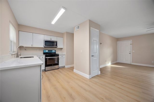8013 RHEA CIRCLE, Orlando, FL 32807