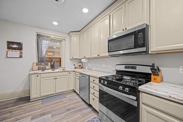 506 E RUSHOLME Street, Davenport, IA 52803