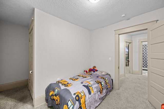 506 E RUSHOLME Street, Davenport, IA 52803